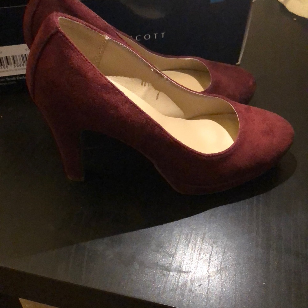 Shoes - Picture 3 of 6